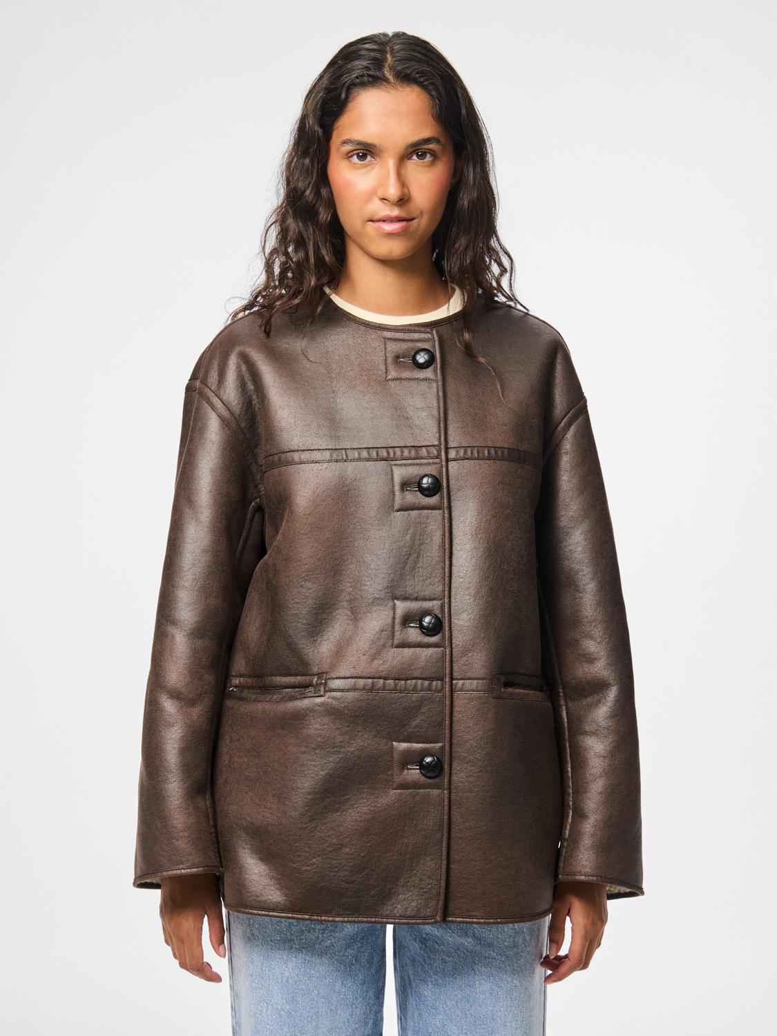 model_shot-front