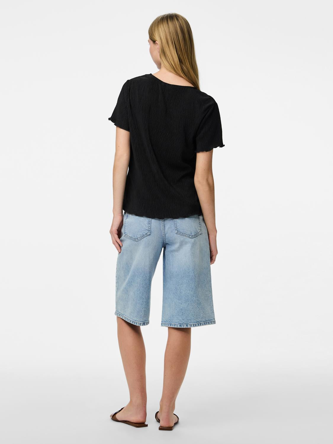 model_shot-back
