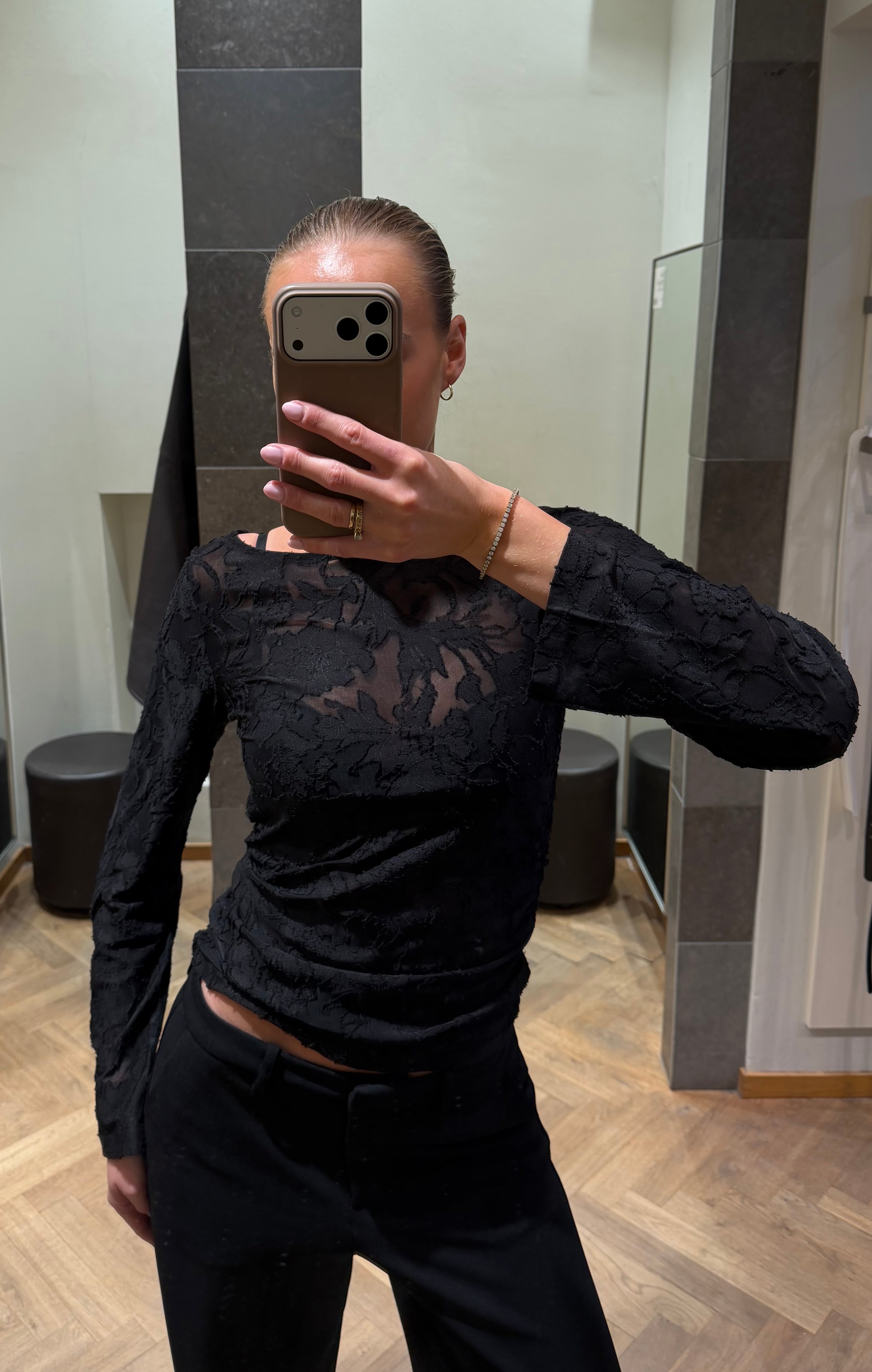 VMLAYLA Top - Black