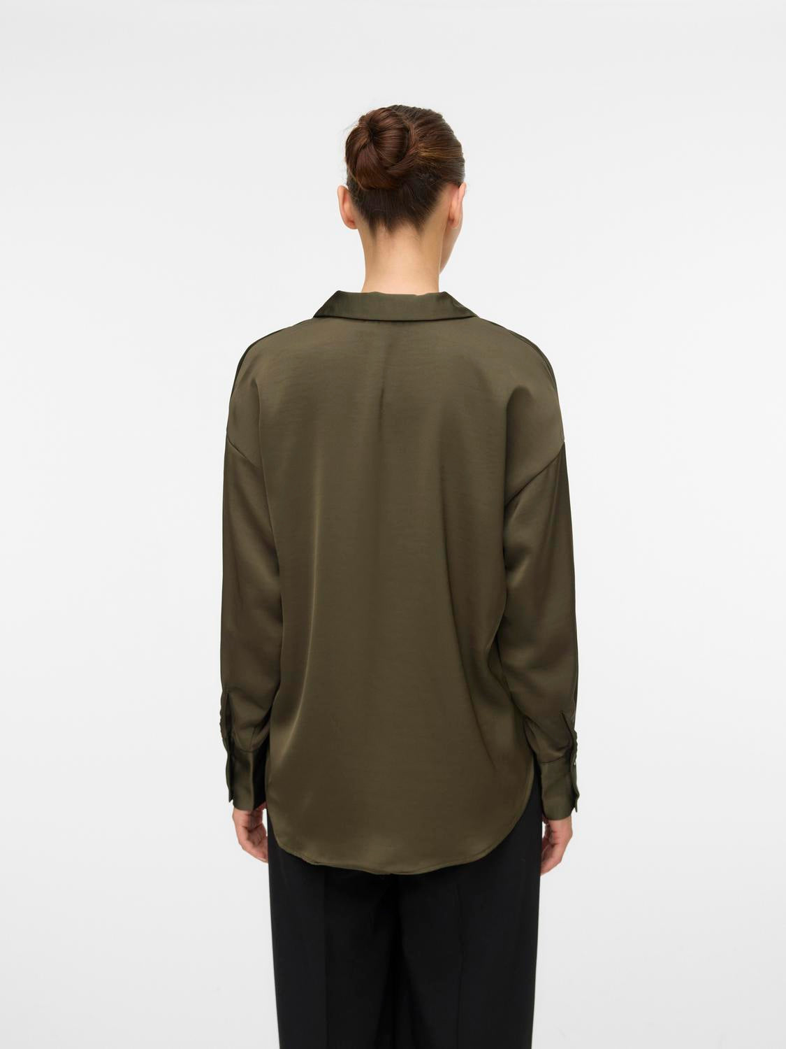 model_shot-back