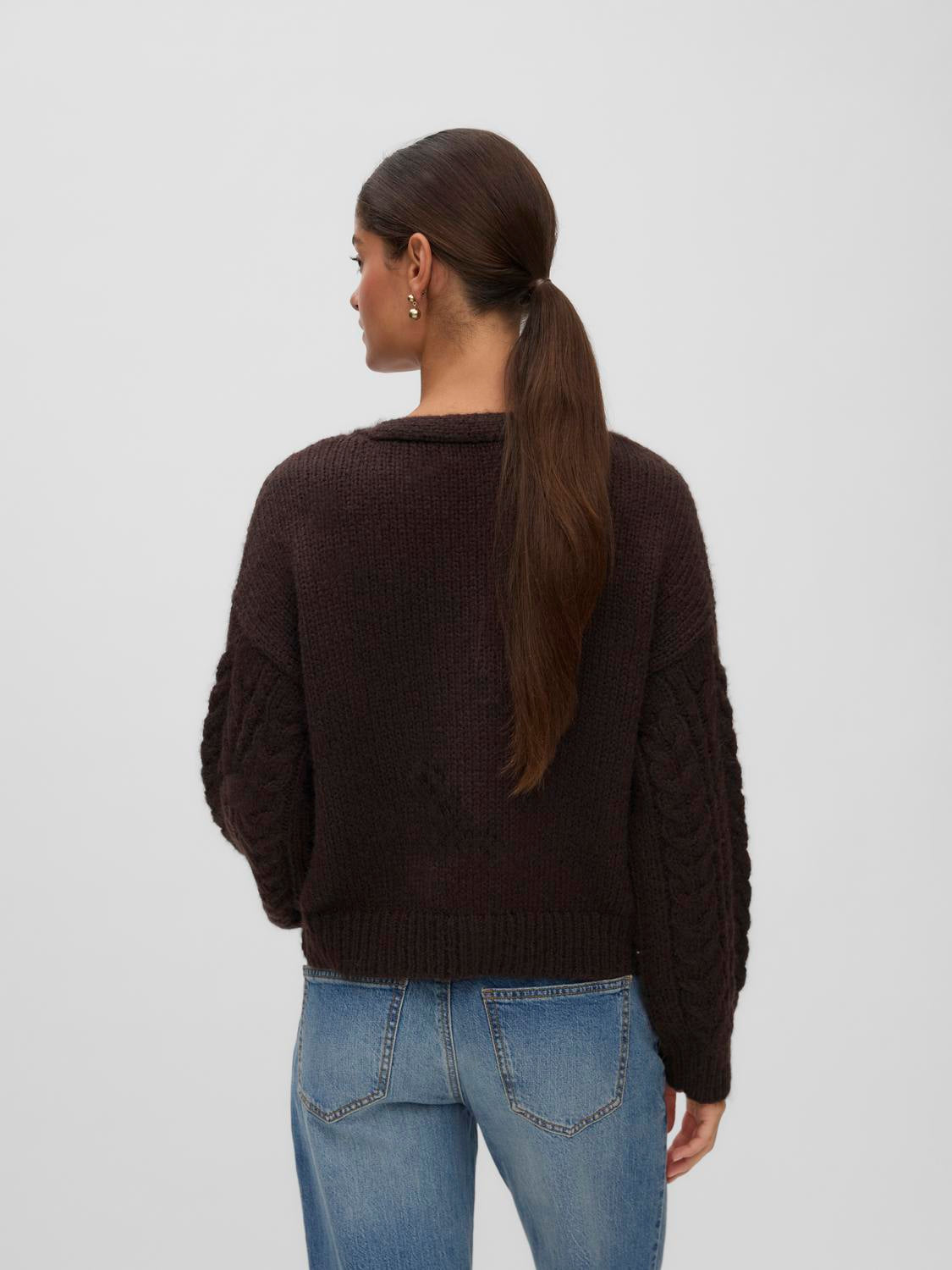 model_shot-back