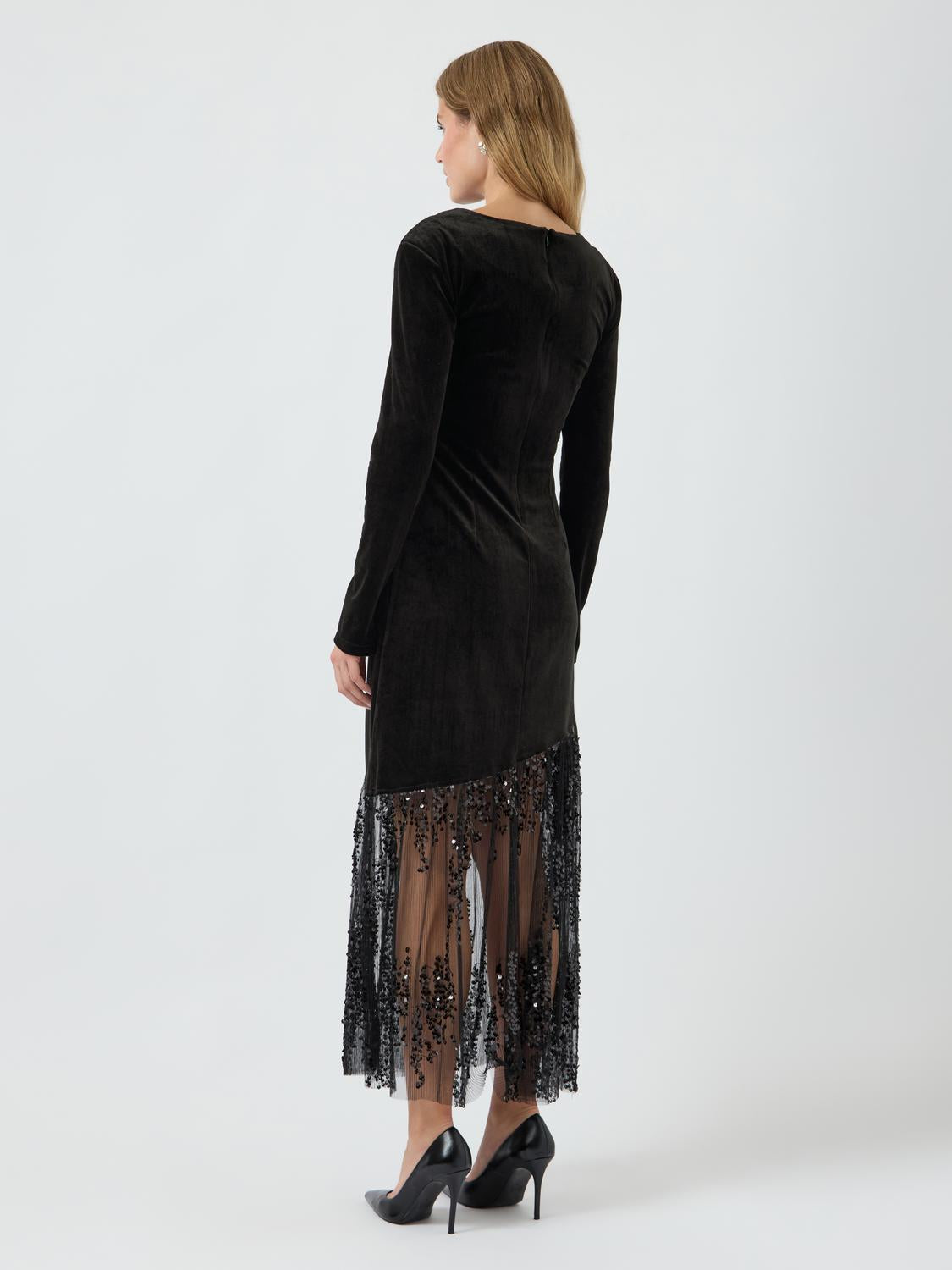 model_shot-back