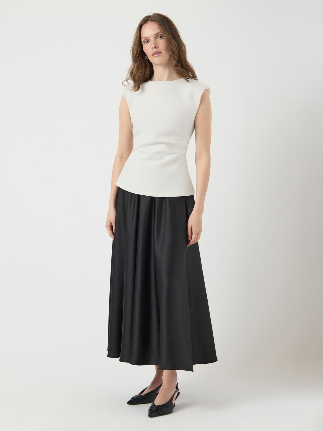 model_shot-front_full