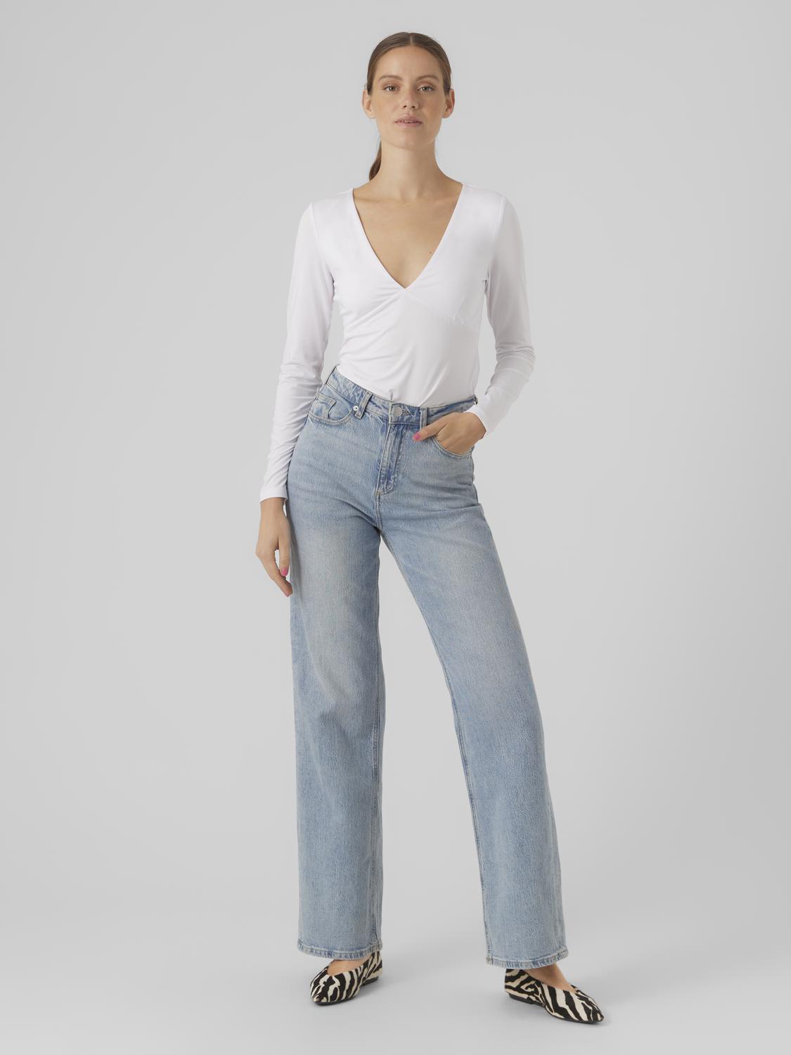model_shot-front_full