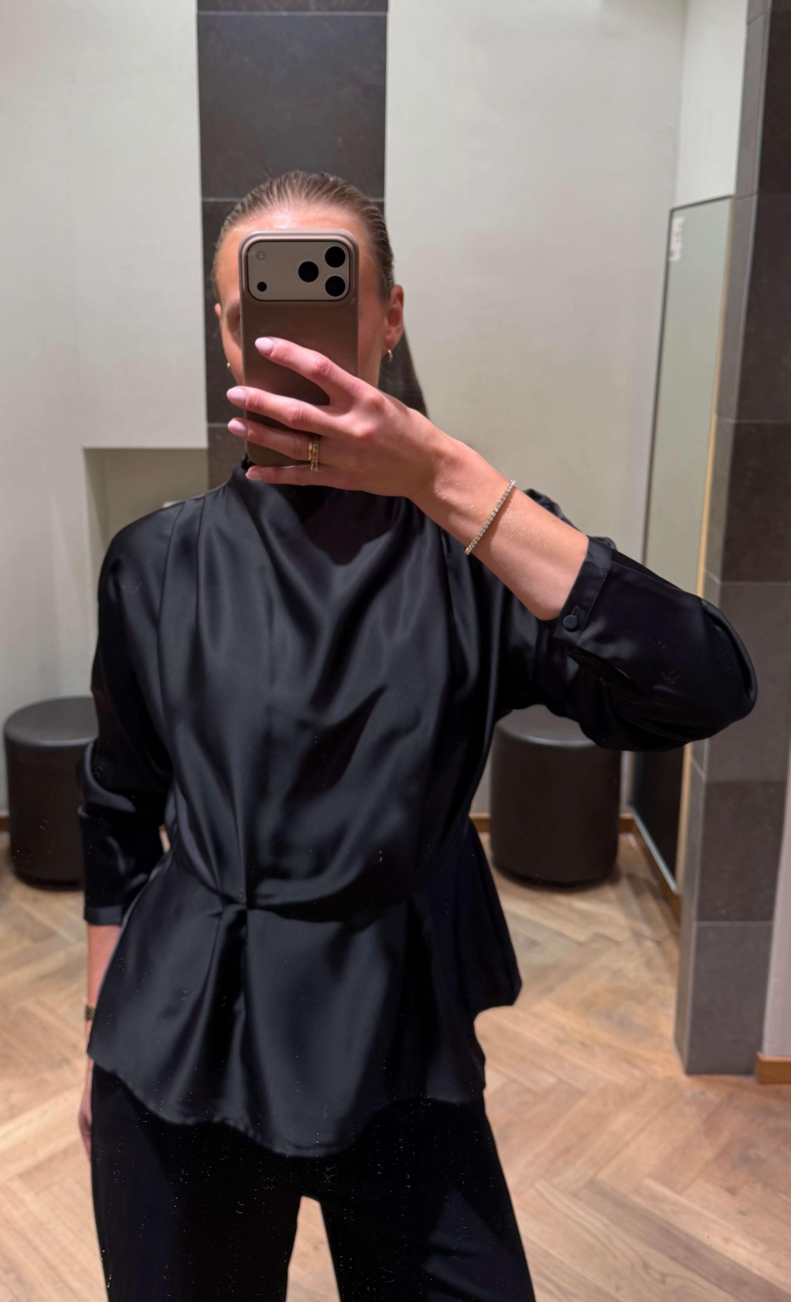 YASPELLA Top - Black