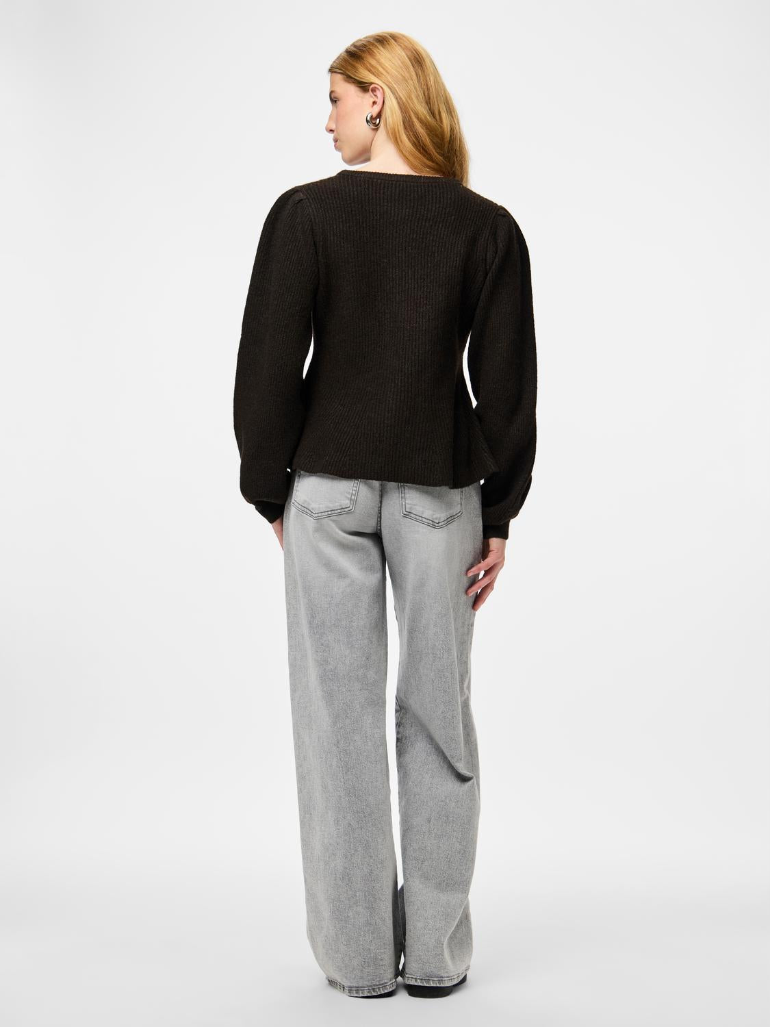 model_shot-back
