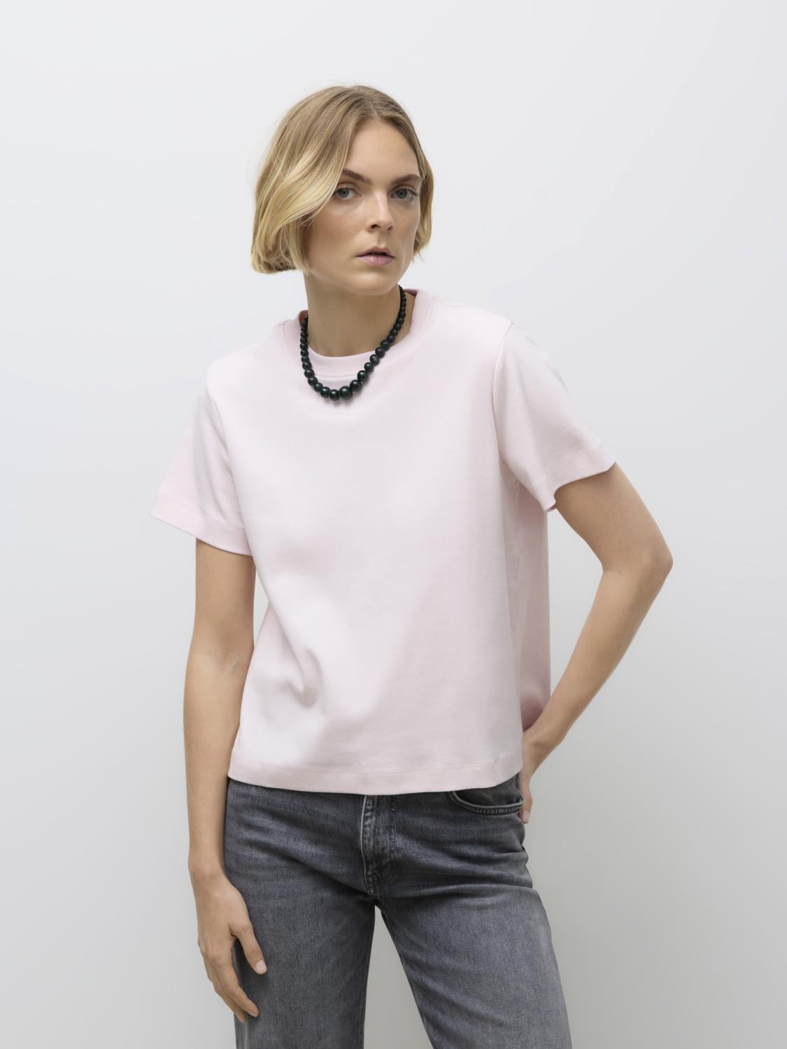 model_shot-front