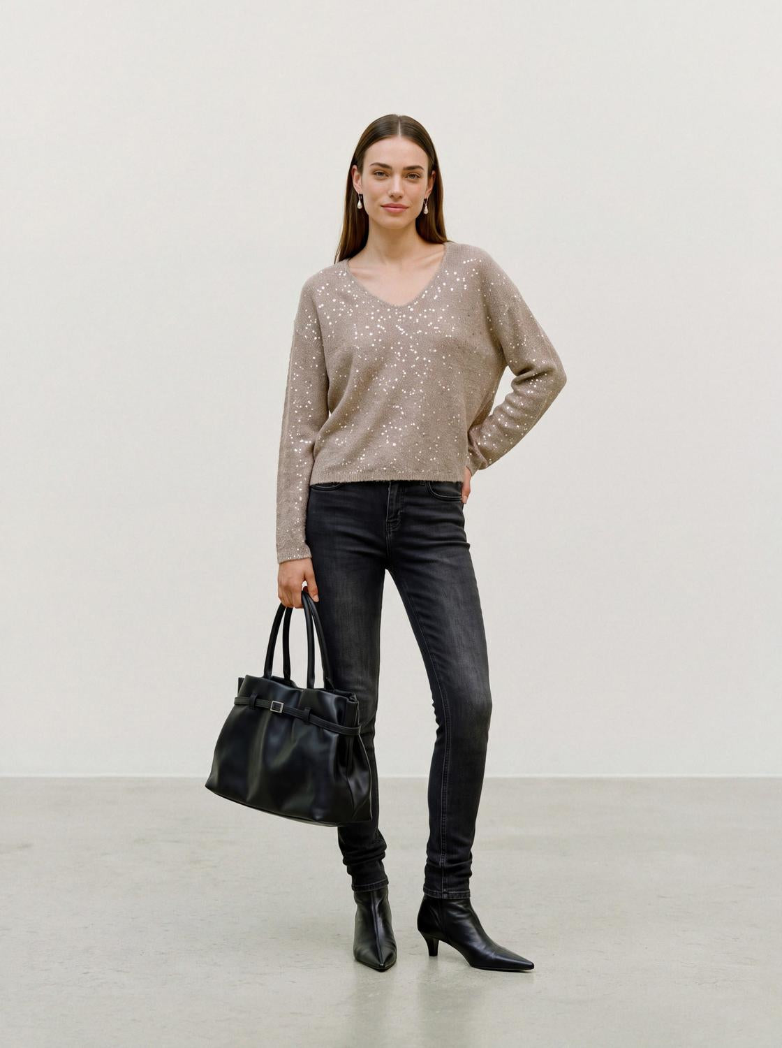 model_shot-front