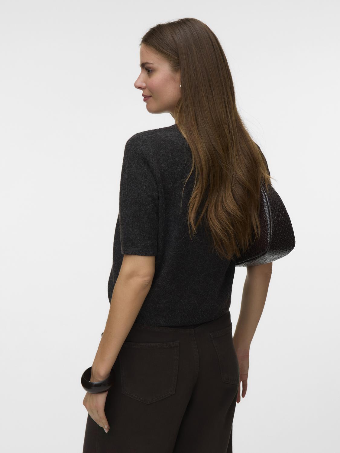 model_shot-back