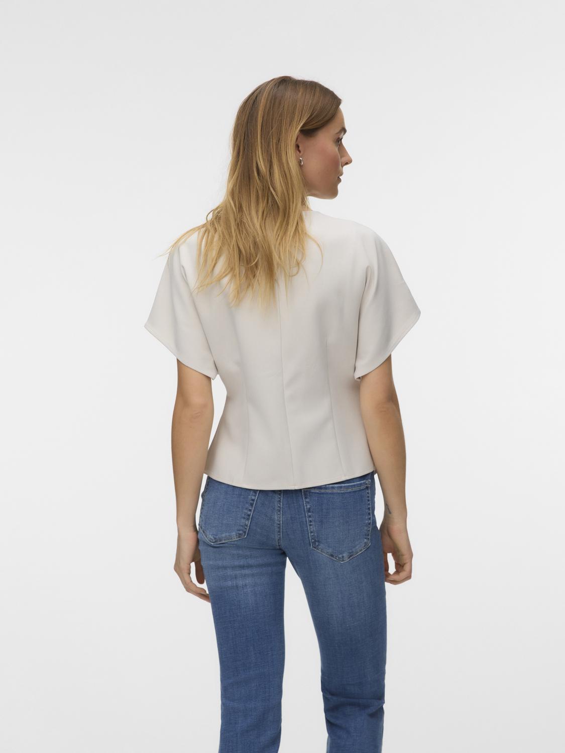model_shot-back