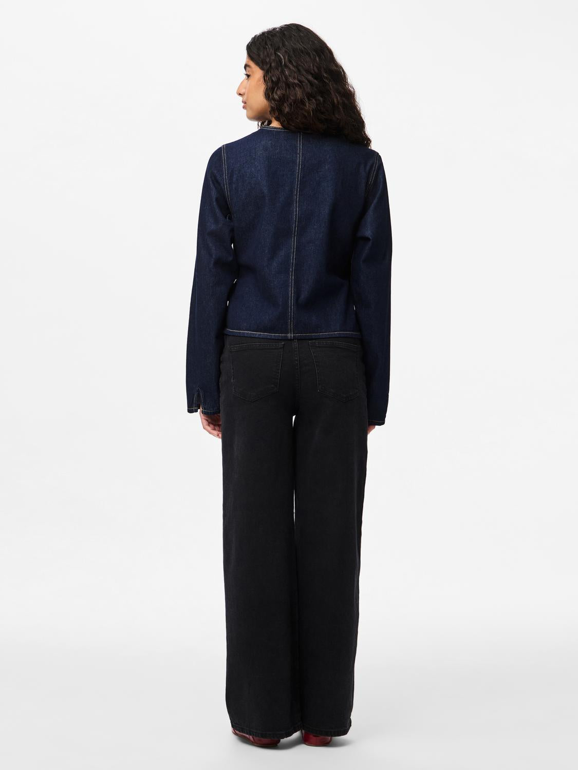 model_shot-back