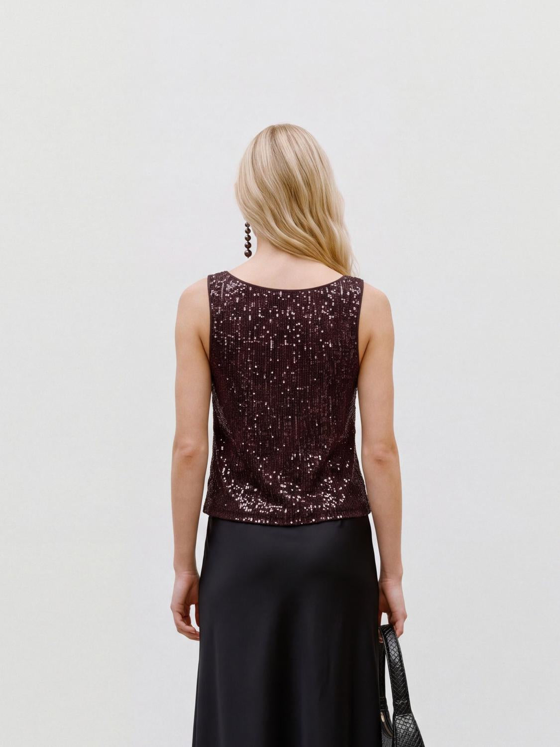 model_shot-back