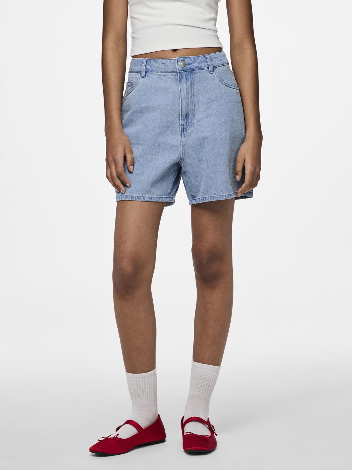model_shot-front