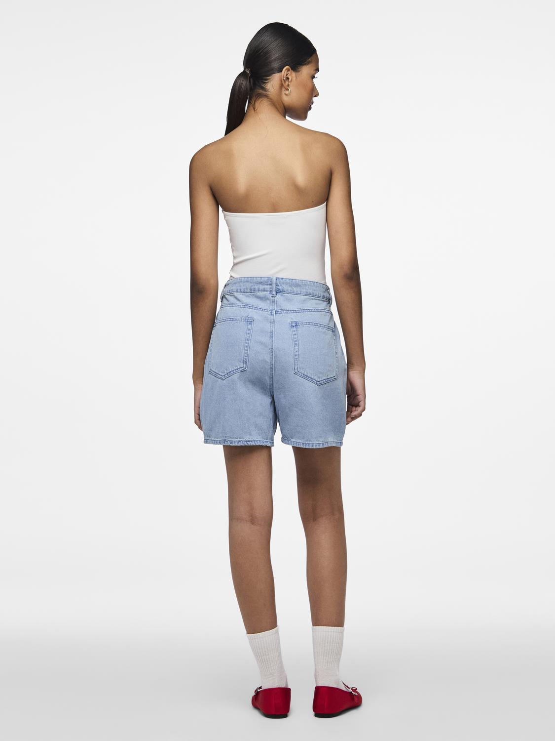 model_shot-back