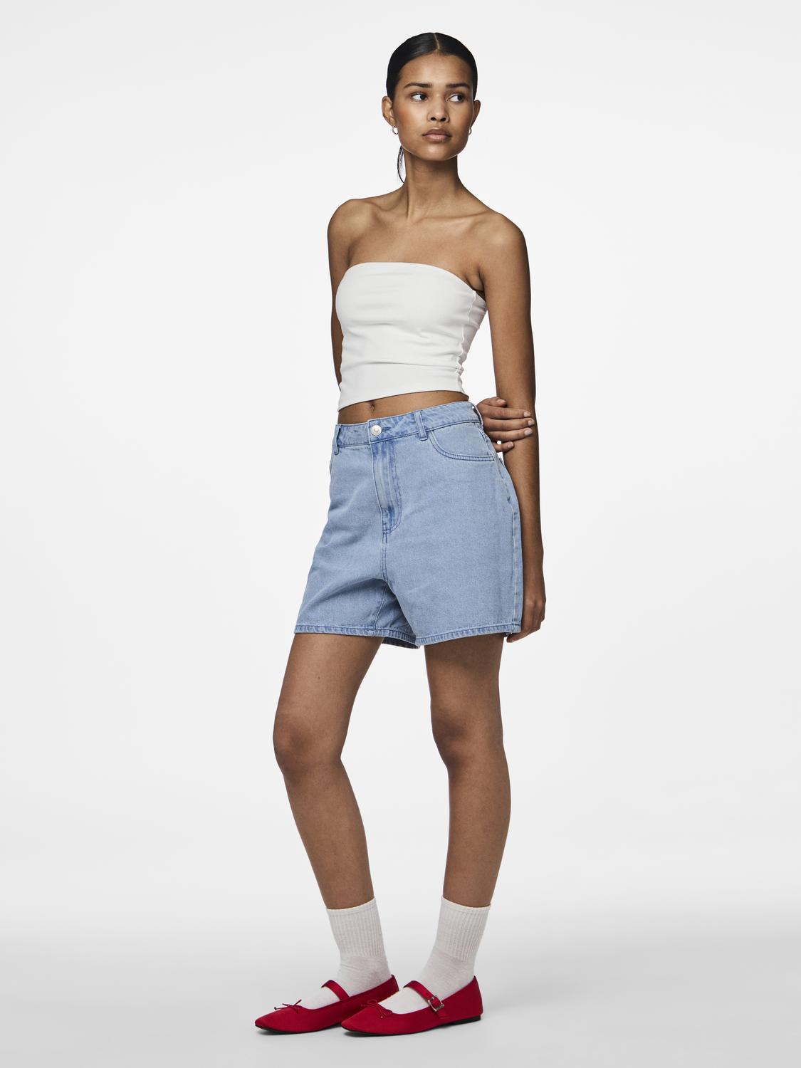 model_shot-front_full