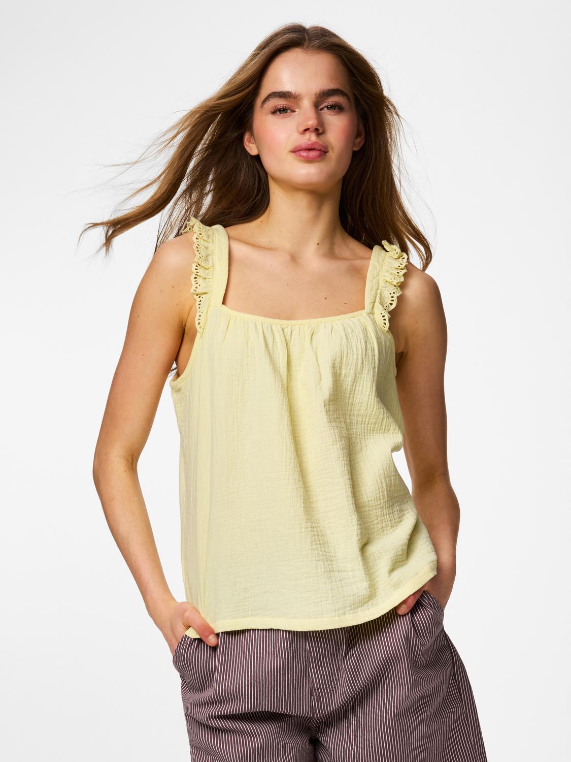 model_shot-front