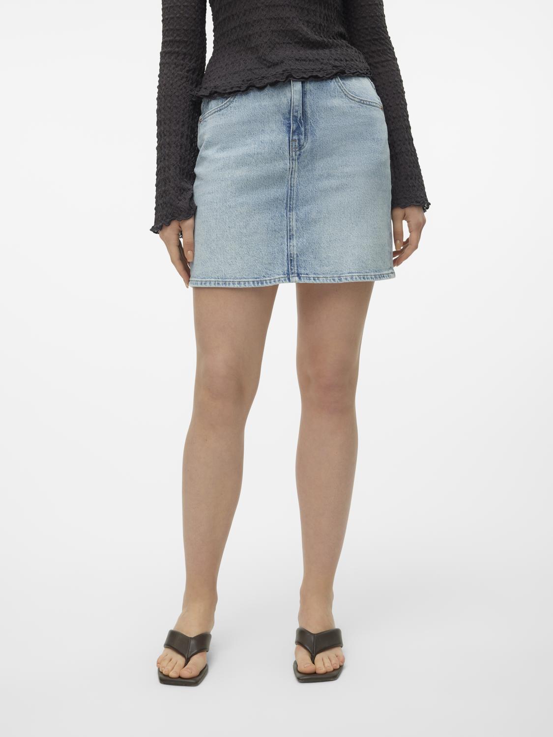model_shot-front
