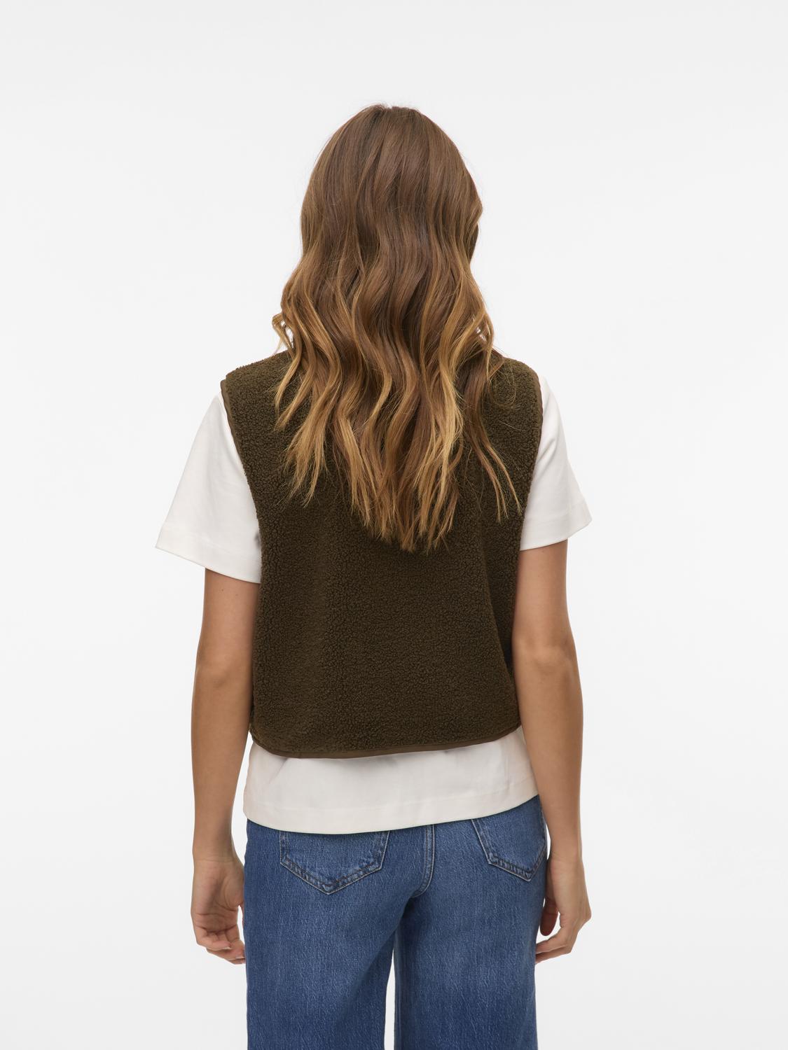 model_shot-back