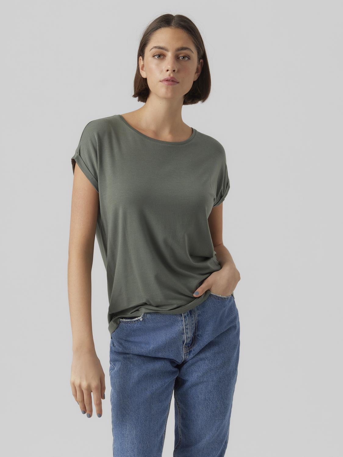 model_shot-front