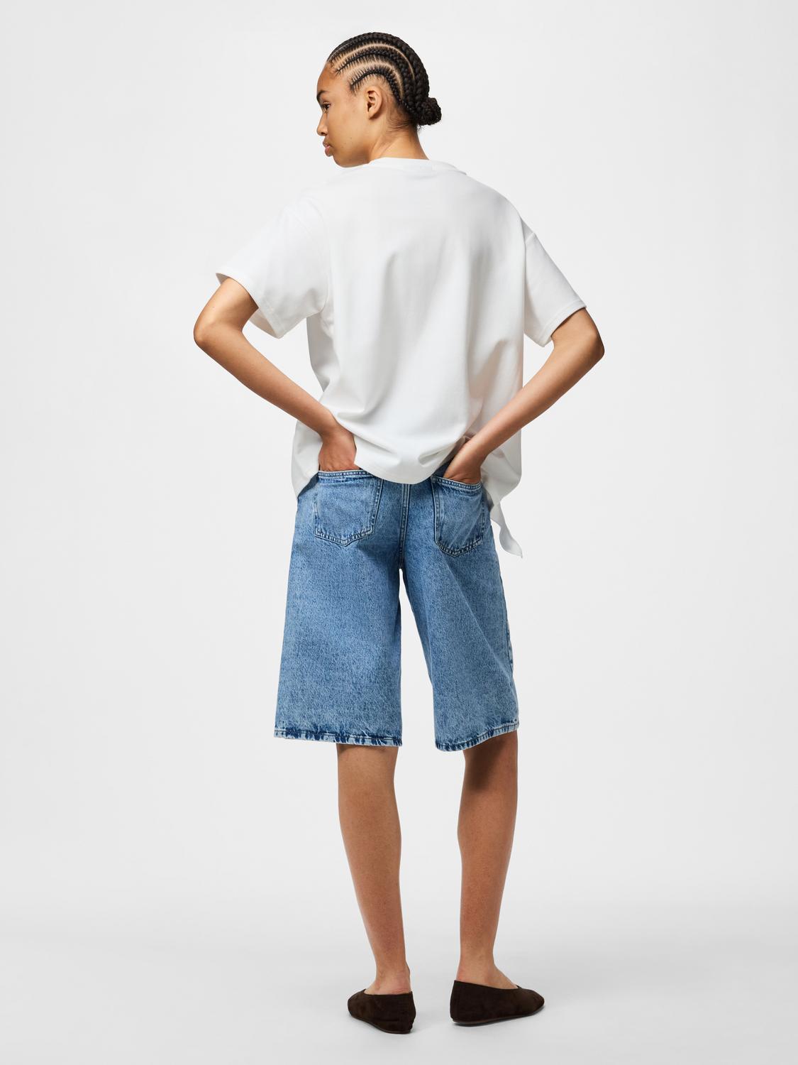 model_shot-back