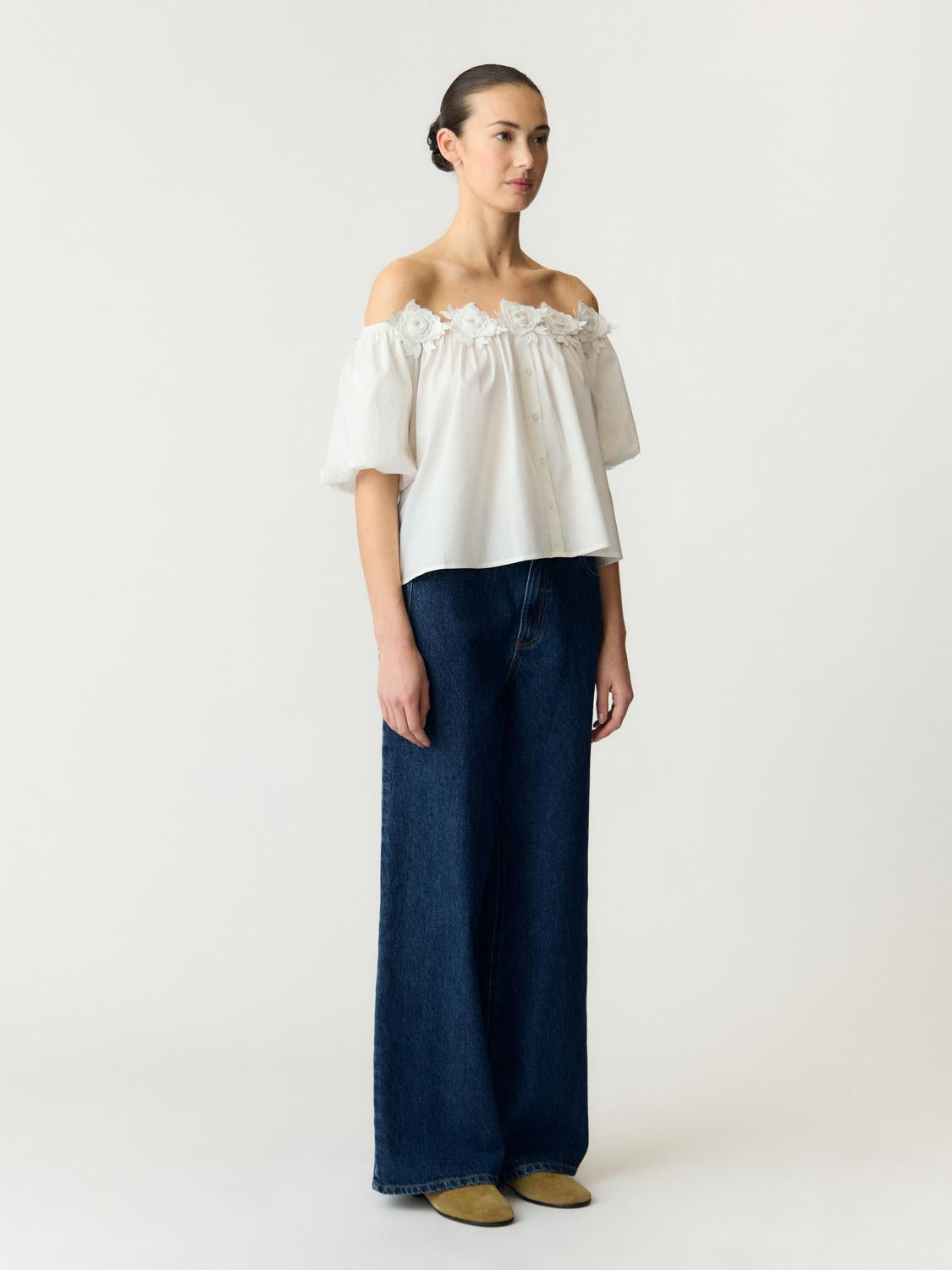 model_shot-front_full