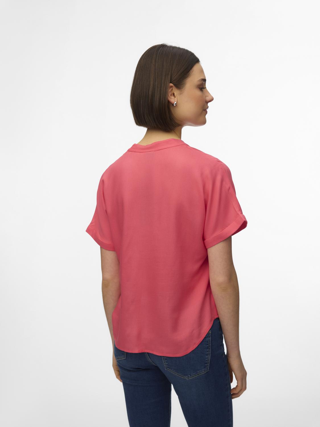 model_shot-back