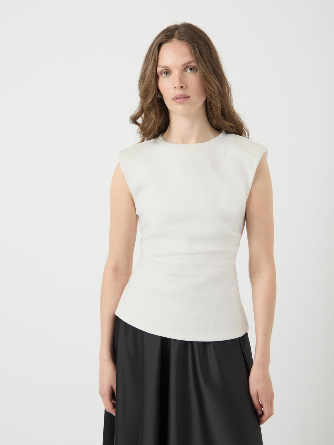 model_shot-front