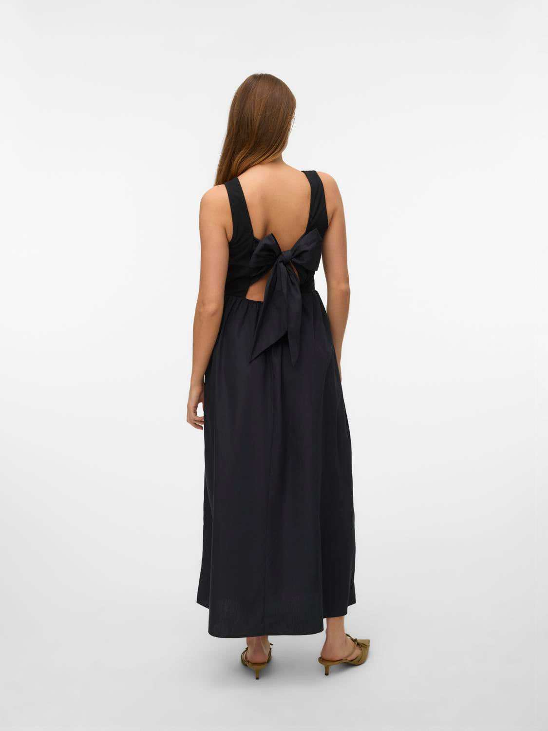 model_shot-back