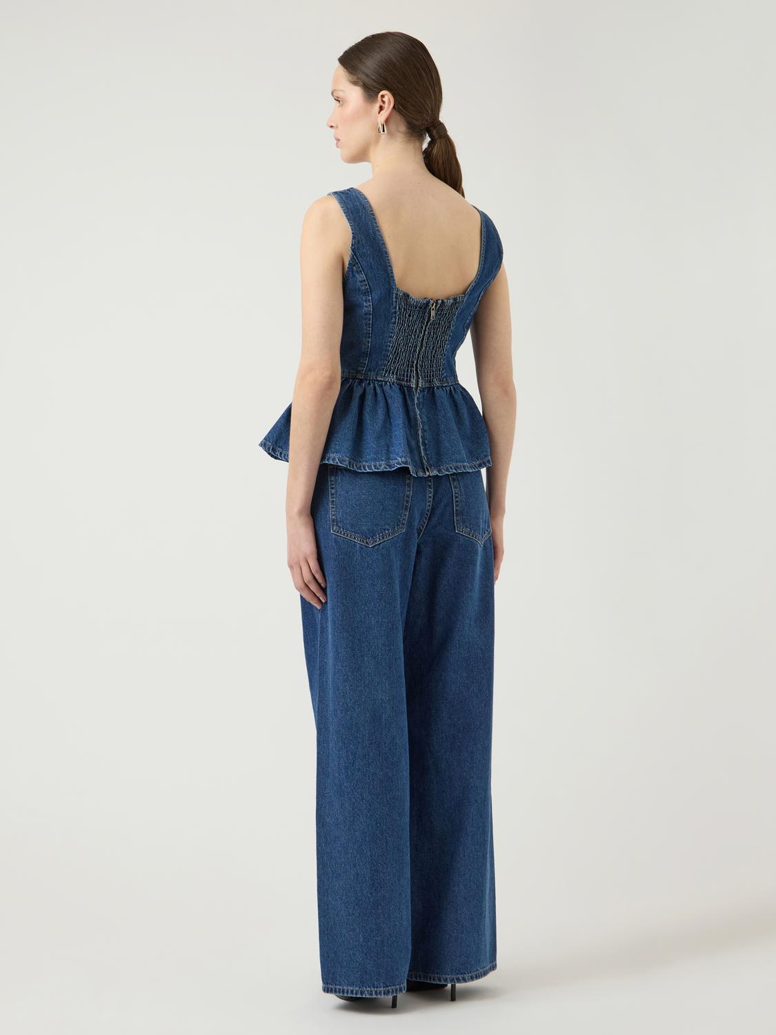 model_shot-back