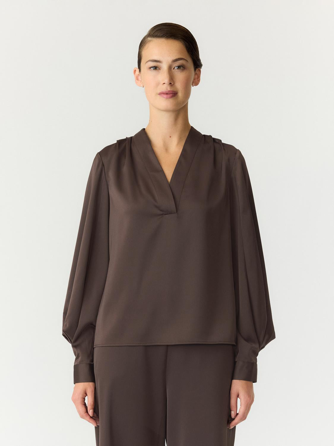 model_shot-front
