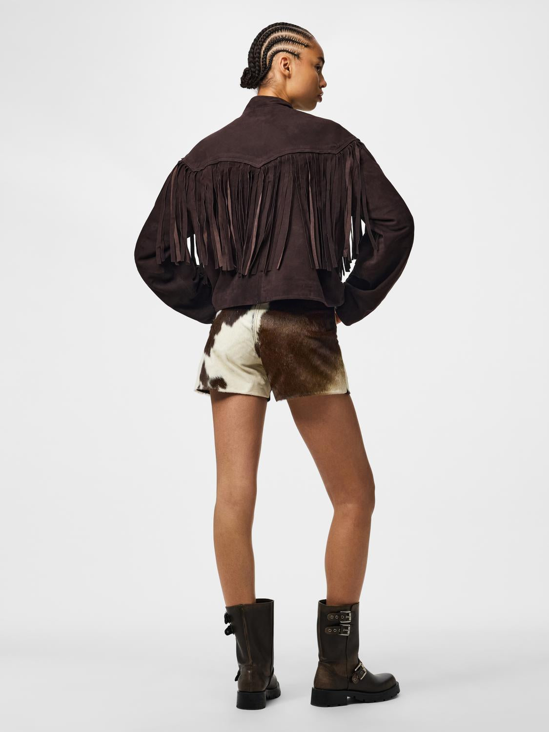 model_shot-back