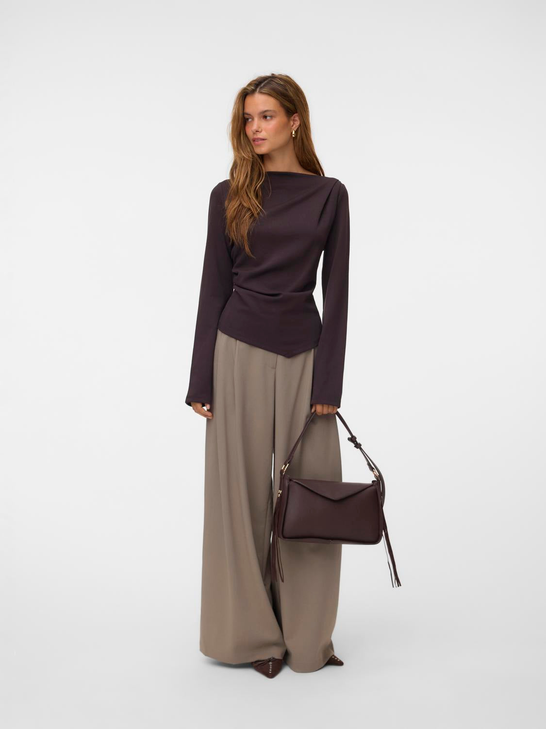 model_shot-front